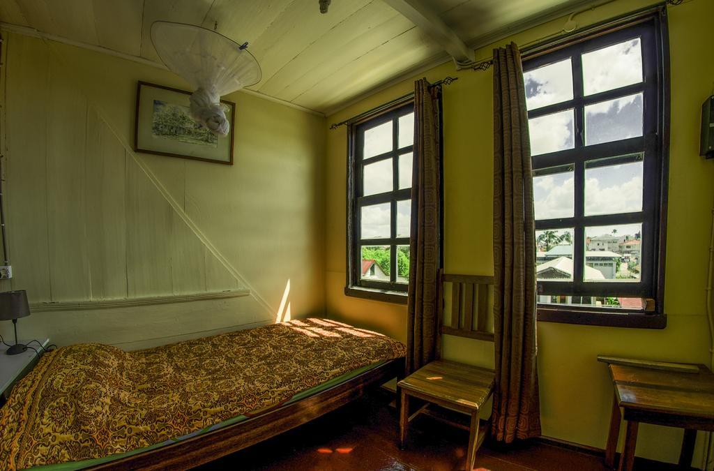פרמריבו Guesthouse Un Pied-A-Terre מראה חיצוני תמונה