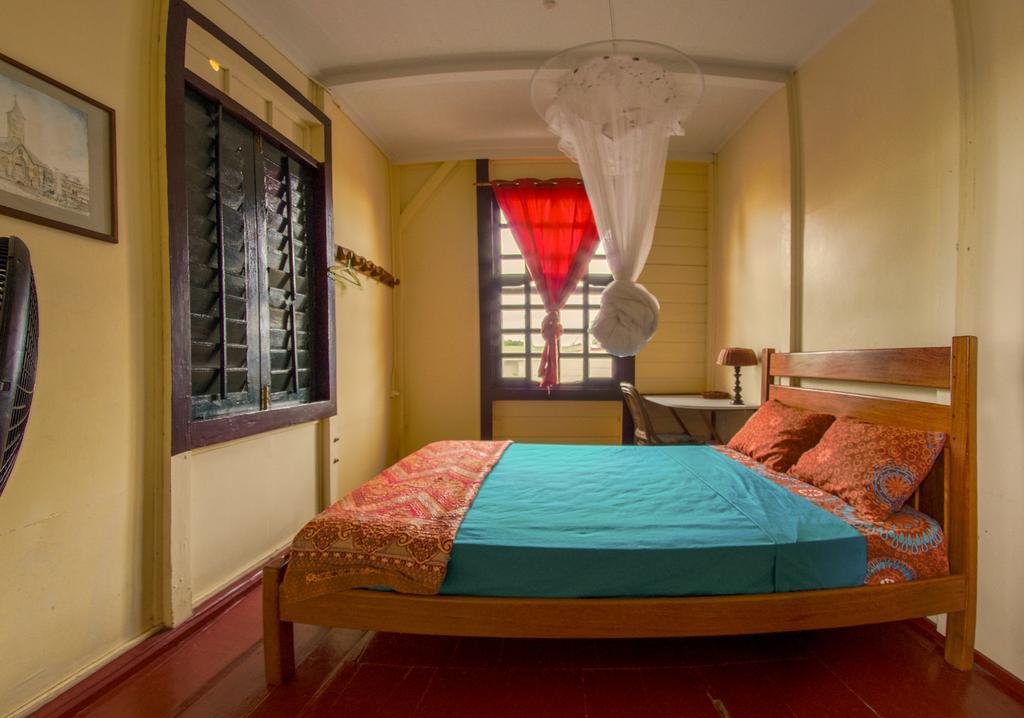 פרמריבו Guesthouse Un Pied-A-Terre מראה חיצוני תמונה