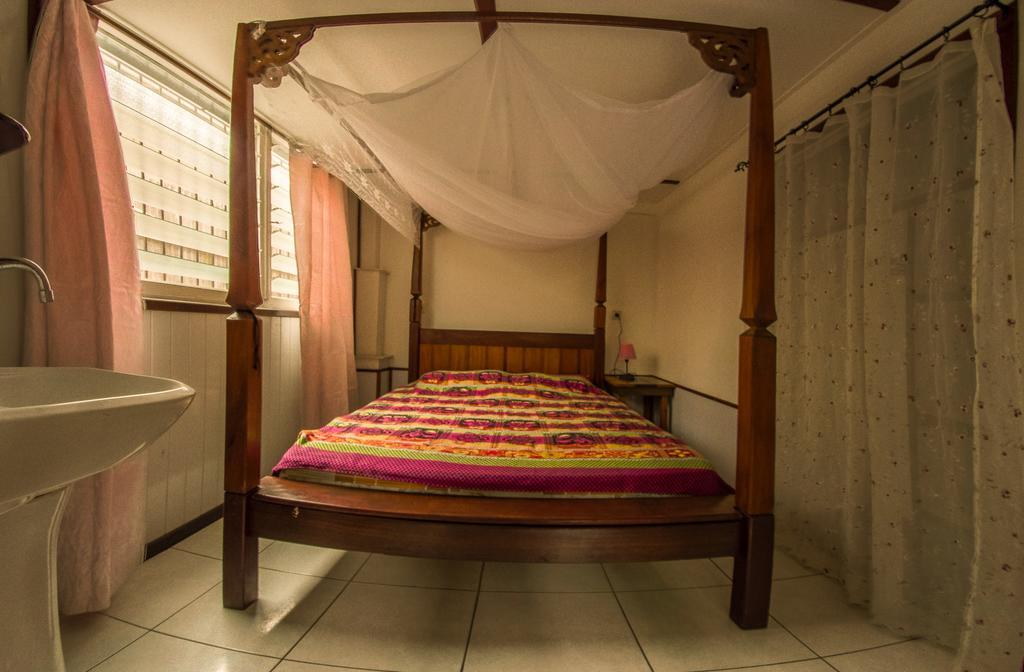פרמריבו Guesthouse Un Pied-A-Terre מראה חיצוני תמונה