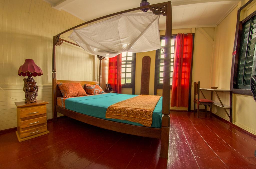 פרמריבו Guesthouse Un Pied-A-Terre מראה חיצוני תמונה