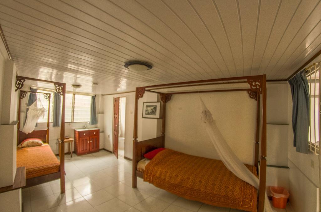 פרמריבו Guesthouse Un Pied-A-Terre מראה חיצוני תמונה