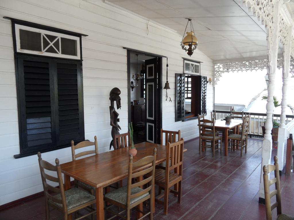 פרמריבו Guesthouse Un Pied-A-Terre מראה חיצוני תמונה
